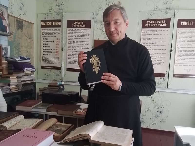 «Исследуйте Писания…»: занятия по изучению Богооткровенного источника христианского вероучения проходят в приходе Вознесенского храма города Шахты