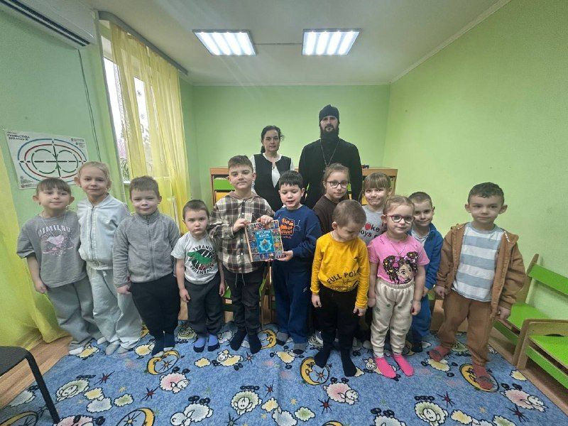 Беседа о православной книге с дошкольниками в Каменске-Шахтинском