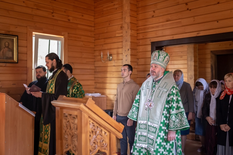 В престольный праздник Преосвященнейший епископ Симон совершил Божественную литургию в храме преподобного Сергия Радонежского города Шахты