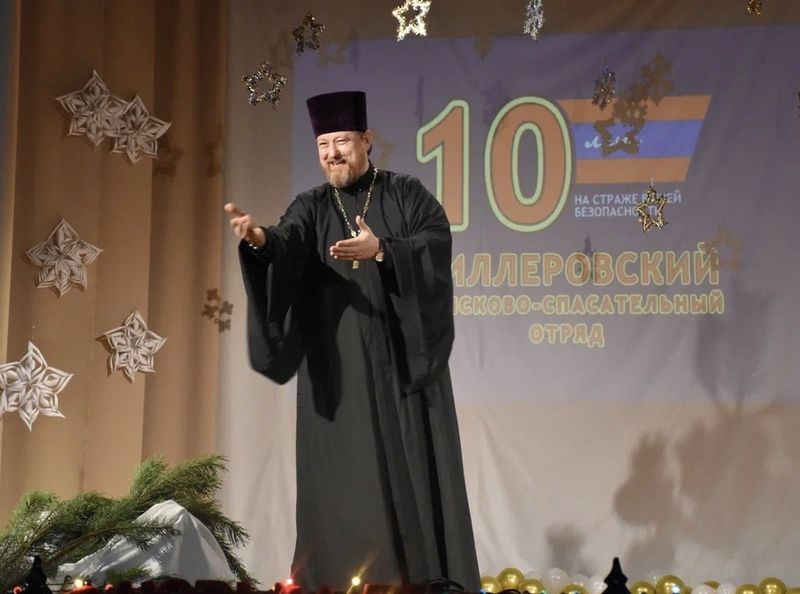 Миллеровский поисково-спасательный отряд отметил 10-летние. Юбиляров поздравил священник-спасатель