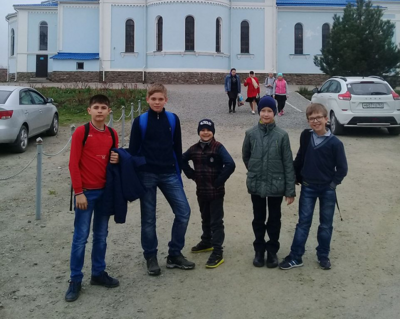 Ученики воскресной школы храма Архангела Михаила станицы Вешенская посетили с экскурсией парк Лога в хуторе Старая Станица 
