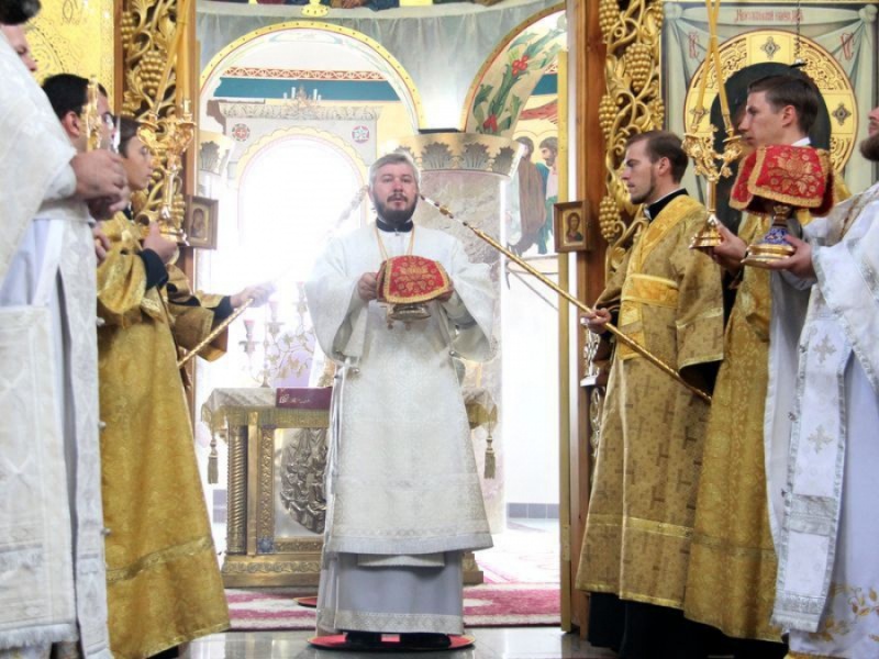 В праздник Преображения Господня преосвященнейший епископ Симон возглавил Литургию в Покровском кафедральном соборе г. Шахты