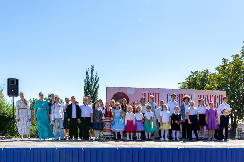 День семьи, любви и верности отметили в Покровском кафедральном соборе города Шахты