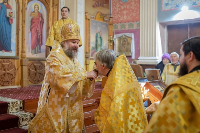 Преосвященнейший епископ Симон с архипастырским визитом посетил приход в честь святого равноапостольного князя Владимира города Шахты