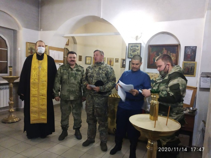 Протоиерей Роман Амплеев провел беседу с казаками станицы Мало-Несветаевской в Донском храме г. Новошахтинска