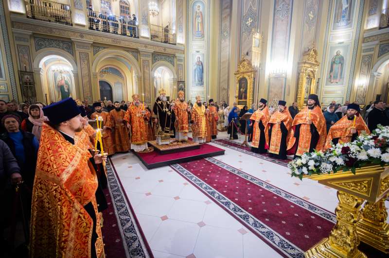 Архиереи Донской митрополии соборно совершили всенощное бдение в Ростовском кафедральном соборе