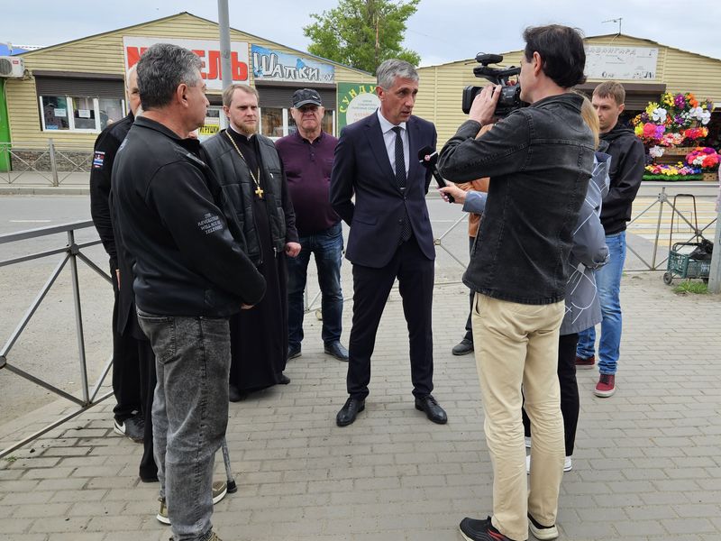 Иерей Димитрий Дяур, в составе Общественного совета города Зверево, обсудил строительство нового парка