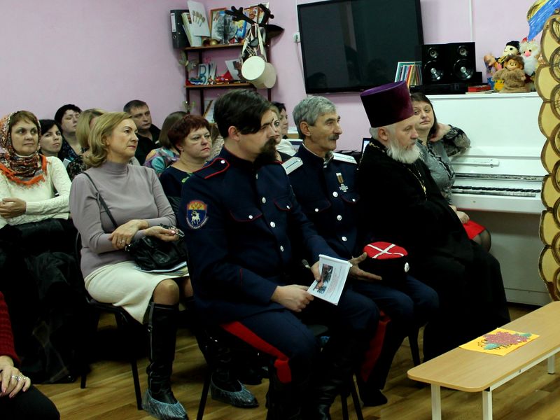 Иерей Олег Бурлаков принял участие в проекте «Духовно-нравственное развитие детей через приобщение к истории Ростовской области на основе традиций казачества» в детском саду г. Гуково