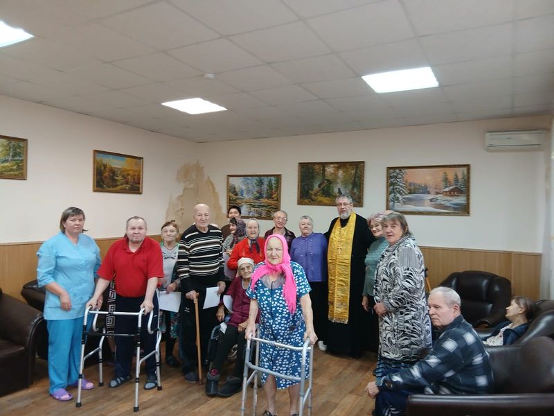 Молебен и беседа в доме престарелых хутора Старая Станица   