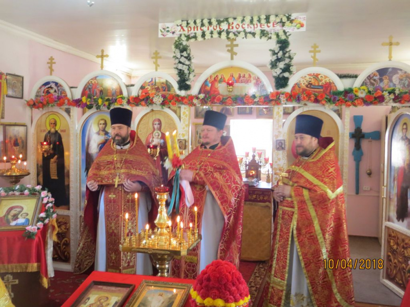 На Светлой седмице в храме Всех святых, в земле Русской просиявших, г. Шахты состоялся чин освящения престола