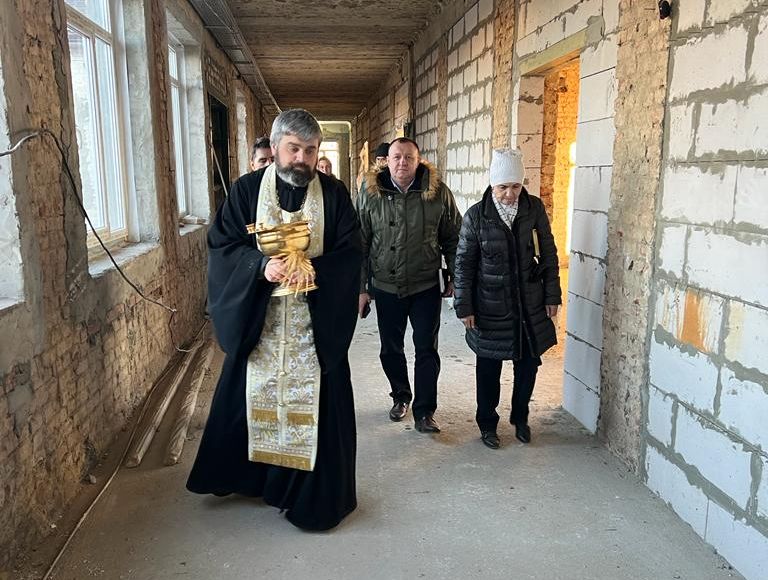 Иерей Виктор Литвинов посетил общеобразовательную школу поселка Ударник Красносулинского района