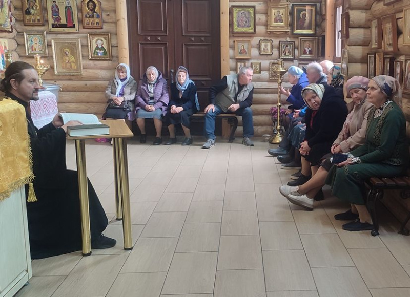 В храме святой блаженной Матроны Московской города Шахты продолжаются регулярные занятия по изучению Библии в рамках Патриаршей программы