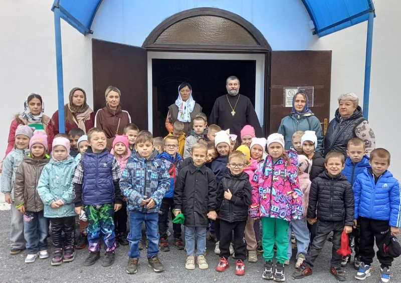 Воспитанники детского сада №28 посетили Пантелеимоновский храм поселка Майский