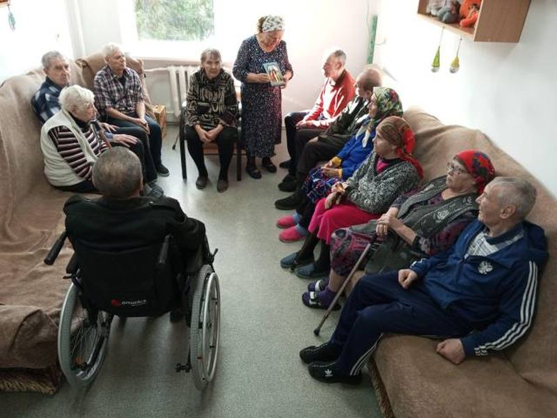 Продолжаются занятия в доме престарелых поселка Садовый