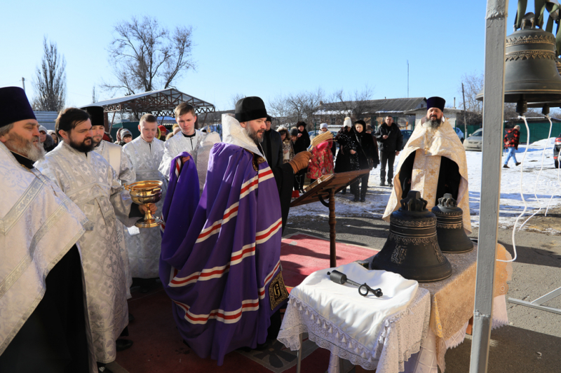 Епископ Шахтинский и Миллеровский Симон совершил освящение колоколов для храма в честь преподобномученицы Елисаветы города Гуково
