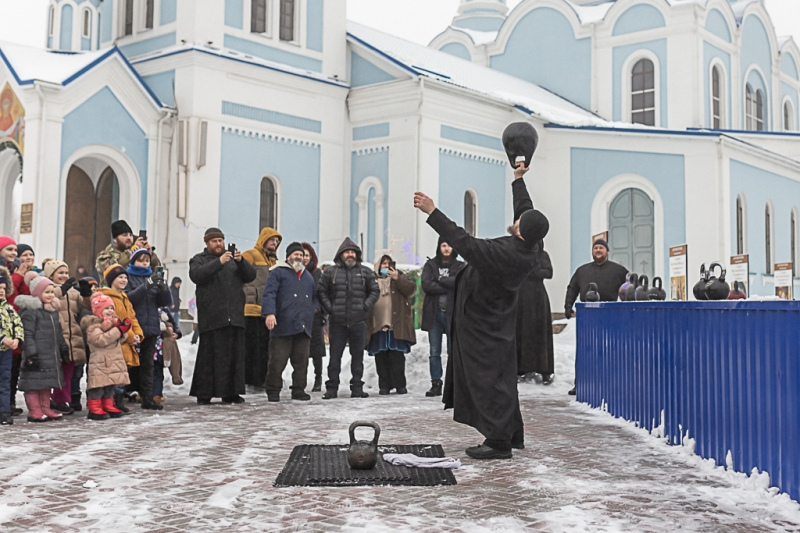 1 января в день памяти святого преподобного Ильи Муромца на Соборной площади города Шахты традиционно прошел День богатыря