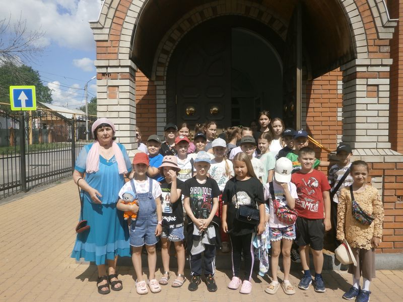 Православный час и экскурсия для учащихся гимназии города Донецка