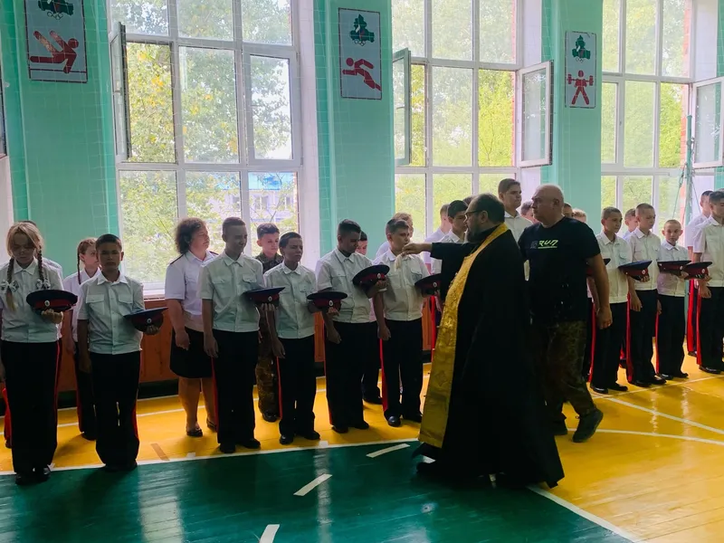 Духовник Каменского казачьего кадетского корпуса благословил кадетов на начало Нового учебного года