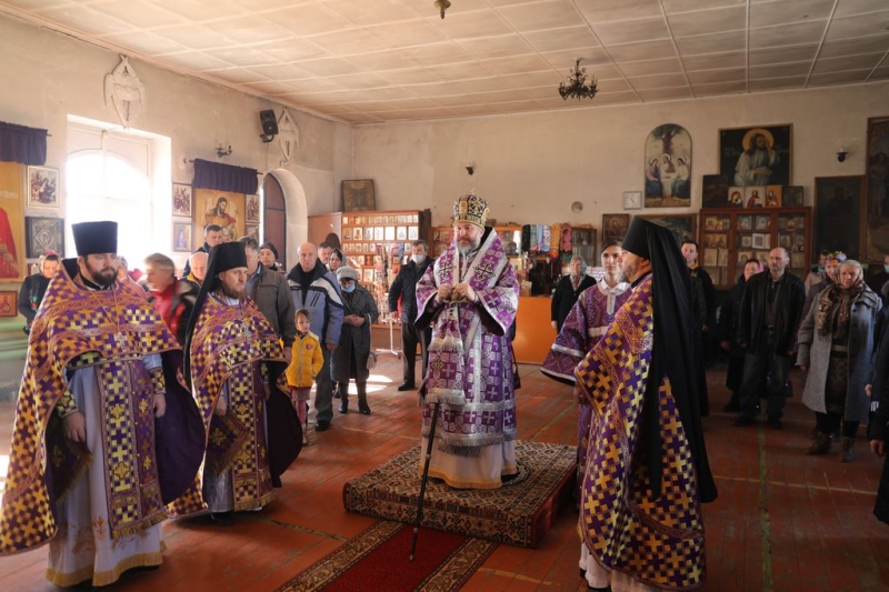 В день памяти сорока мучеников Севастийских епископ Симон совершил Литургию Преждеосвященных в храме великомученика Пантелеимона Целителя города Миллерово