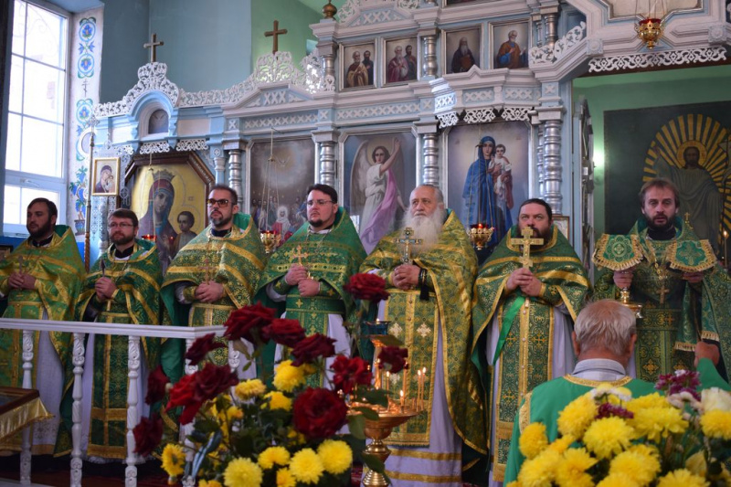В день памяти преподобного Сергия Радонежского в храме Архистратига Михаила пос. Каменоломни состоялась соборное богослужение
