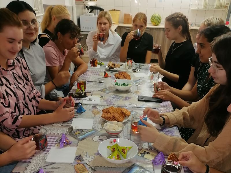 Учащиеся педагогического колледжа потрудились на приходе храма Архистратига Михаила