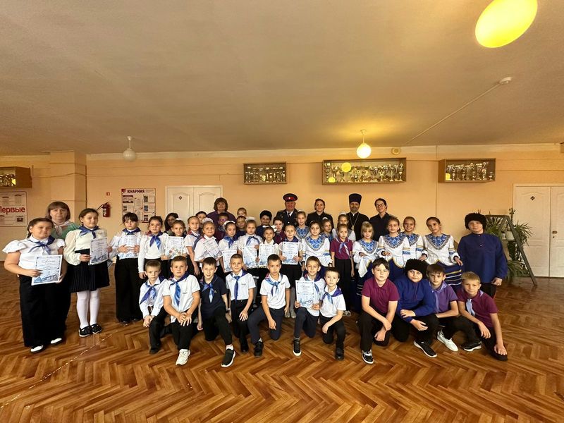 В Родионово-Несветайской школе отметили праздник Покрова Пресвятой Богородицы