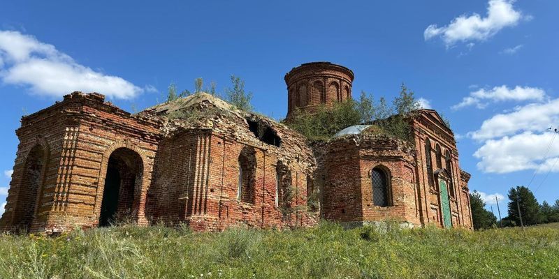 «СМОТРИ, У ВАС В МАКСИМОВКЕ ЕСТЬ СВОЙ СВЯТОЙ»