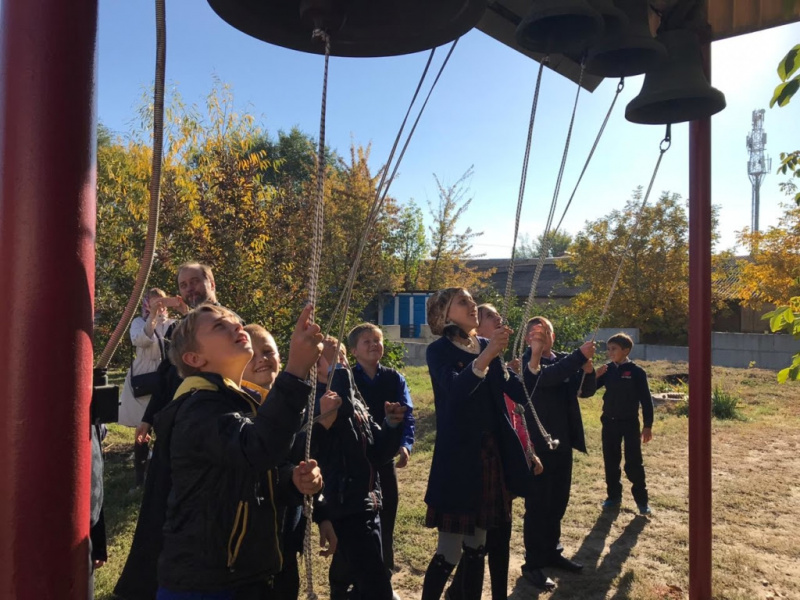 Пятиклассники под руководством классного наставника А.А. Стребулевой посетили Свято-Пантелеимоновский храм г. Миллерово