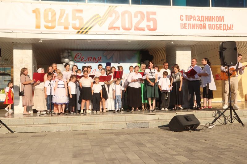 Семьи прихода храма Архистратига Михаила приняли участие в районном празднике ко Дню семьи, любви и верности