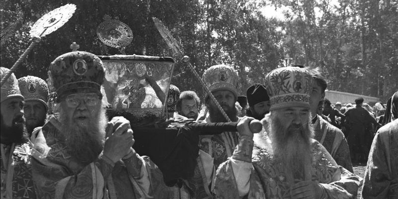 «ТОЛЬКО ВНЕСЛИ МОЩИ, И РАЗОРВАЛОСЬ НЕБО…»