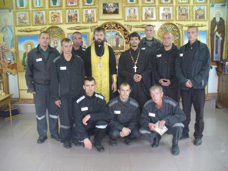 В храме колонии № 9 г. Шахты было совершено Таинство Крещения