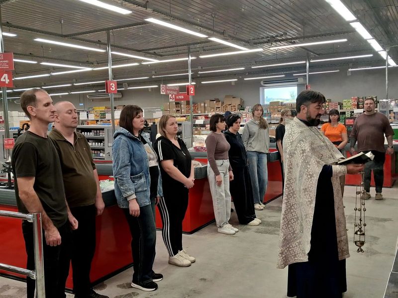 В слободе Кашары освятили новый магазин «Победа»