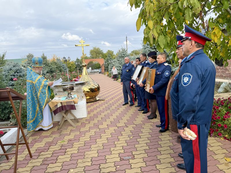 В Обливской совершен чин освящения купола с крестом