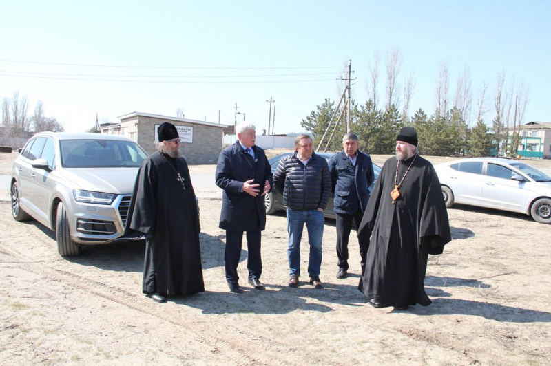 Преосвященнейший епископ Симон провел выездное совещание по строительству нового храма в станице Обливской