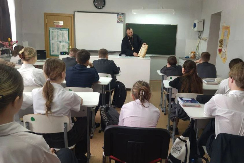 В школе поселка Новозарянского прошла встреча, посвященная Дню православной книги