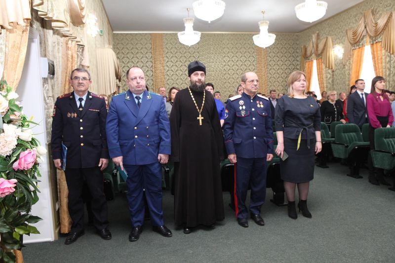 Благочинный приходов Нижнедонского округа принял участие в очередном заседании Собрания депутатов Октябрьского района