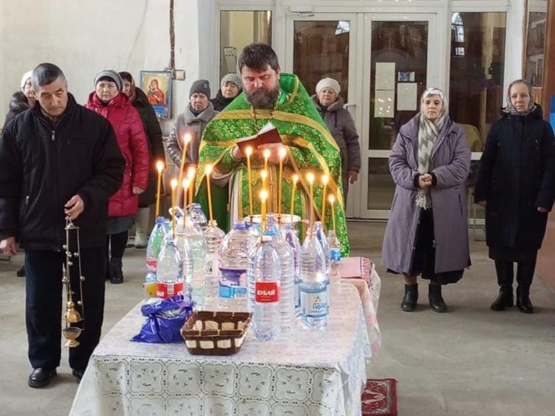 В Покровском храме станицы Кривянской отметили малый престольный праздник