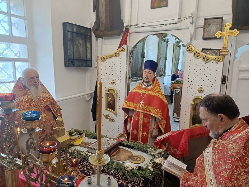 Престольный праздник в честь апостола и евангелиста Иоанна Богослова встретили в храме Архистратига Михаила