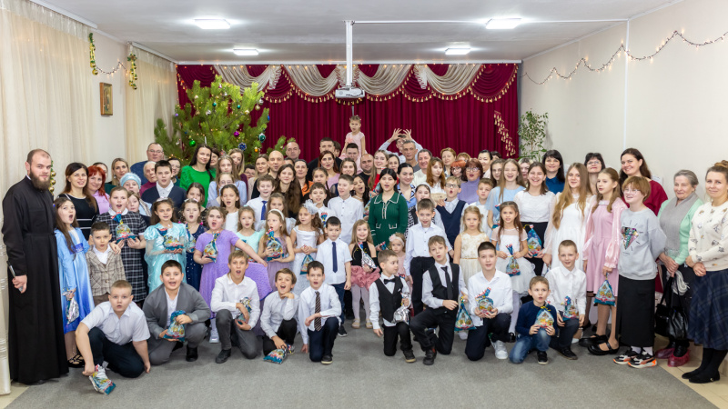 В Покровском кафедральном соборе г. Шахты состоялся Рождественский праздник