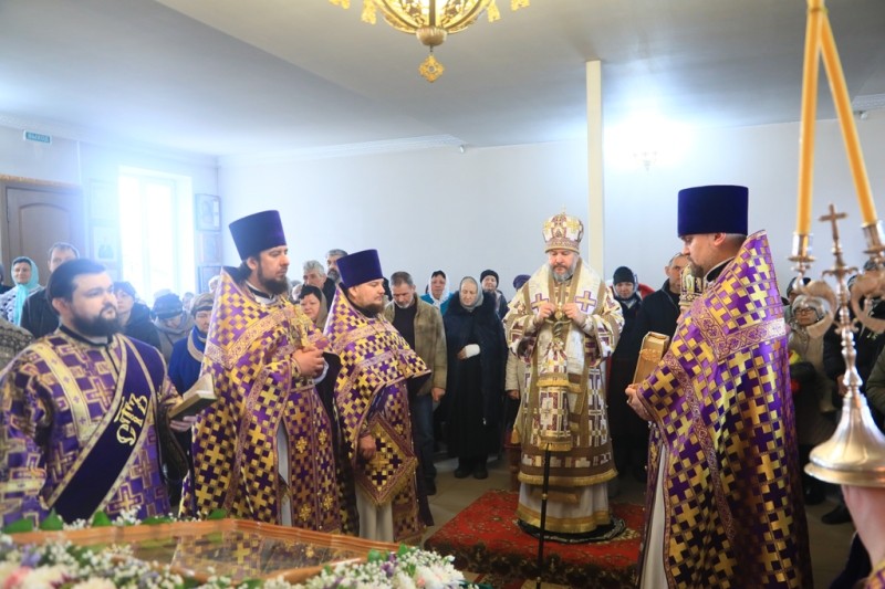 В престольный праздник Преосвященнейший епископ Симон совершил Литургию Преждеосвященных Даров в храме блаженной Матроны Московской города Донецка