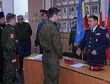 Каменск-шахтинским кадетам казачьей военной гимназии вручены удостоверения. Кадет поздравил духовник иерей Олег Выборов