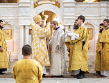 Преосвященнейший епископ Симон совершил воскресную Божественную литургию и иерейскую хиротонию в Покровском кафедральном соборе города Шахты