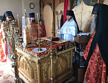 В храме Покрова Пресвятой Богородицы слободы Никольской была совершена Божественная литургия и панихида