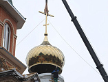 Храм святого благоверного князя Александра Невского в городе Шахты увенчан куполами
