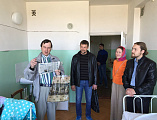 Молодежный клуб «Камо грядеши?» совместно с прихожанами Никольского храма посетили больных, лежащих в стационаре больницы имени Первого мая