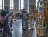 Епископ Симон совершил утреню Великой пятницы с чтением двенадцати Страстных Евангелий