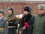 В пос. Каменоломни в честь 77-й годовщины освобождения Октябрьского района от немецко-фашистских захватчиков состоялся митинг. На торжественном мероприятии присутствовал протоиерей Сергий Яценко