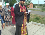 Настоятель Алексеевского Архиерейского подворья иерей Евгений Поцелуев в х. Красный Кут совершил панихиду на братской могиле воинов, павших в боях с немецкими захватчиками.