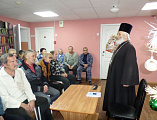Протоиерей Николай Уваров встретился с пожилыми людьми в шахтинском социальном центре