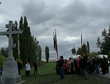 Духовенство и прихожане храмов Гуковского благочиния совершили крестный ход, который завершился соборным служением молебна